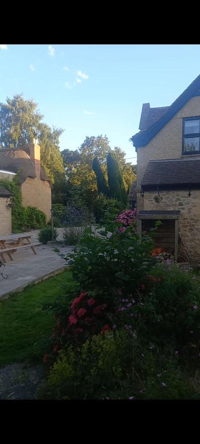 Aldon Farmhouse Villa Yeovil Bagian luar foto